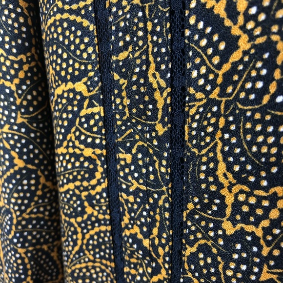 hinge Blouse - Picture 4 of 8